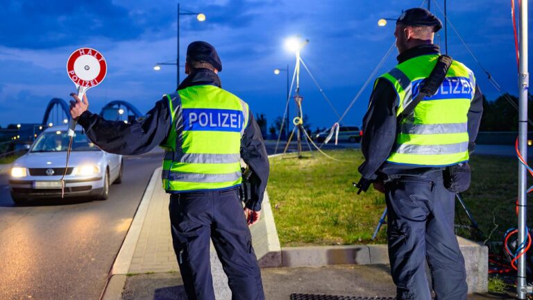 Trotz EU Reform will Dobrindt an Grenzkontrollen festhalten