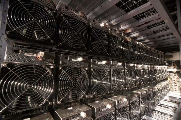 Großrazzia gegen Bitcoin Miner: 315 Anlagen sichergestellt