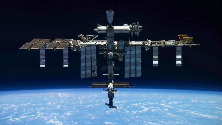 ISS Besatzung muss vorübergehend Schutz suchen