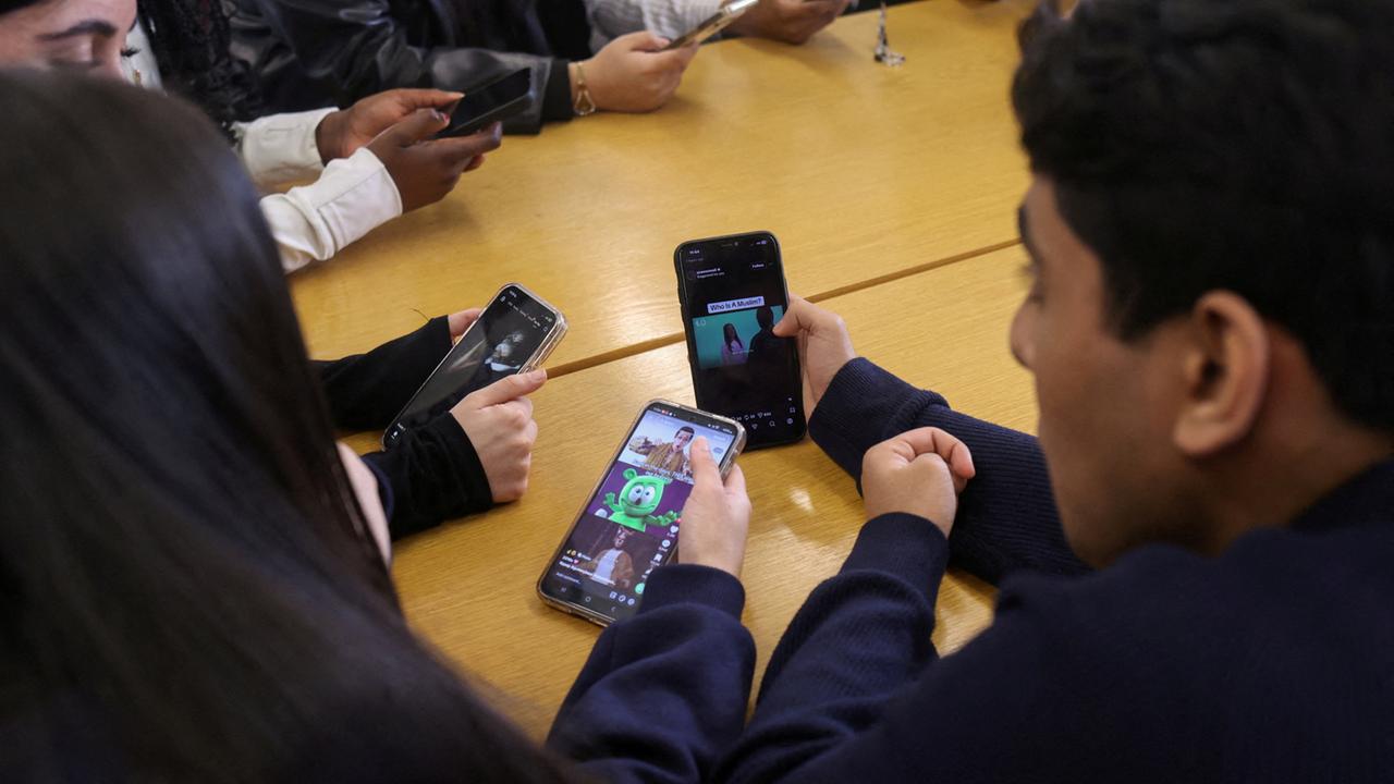 Großbritannien plant Social Media Verbot für Unter 16 Jährige