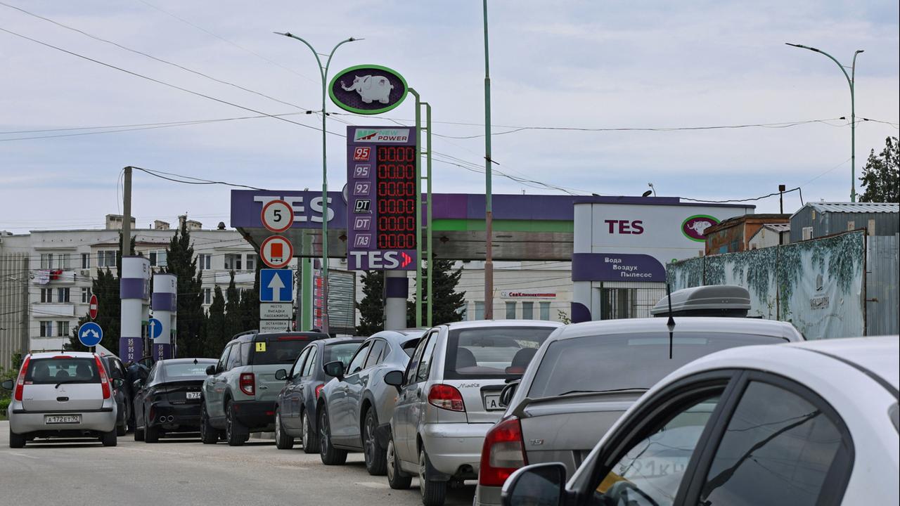 Kraftstoff wird in von Russland besetzten Gebieten knapp