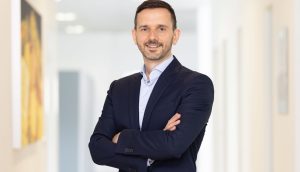 Strategy Aktie unter 100 USD: Muss Michael Saylor aufgeben?