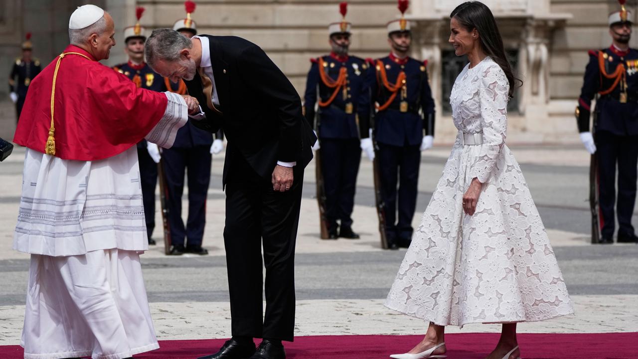 Papst Leo XIV. zu Spanien Reise in Madrid eingetroffen