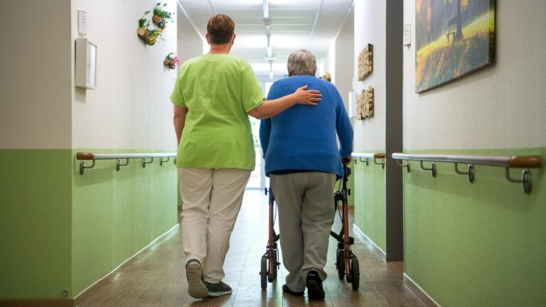 Pflegereform: Bedürftige werden stärker belastet