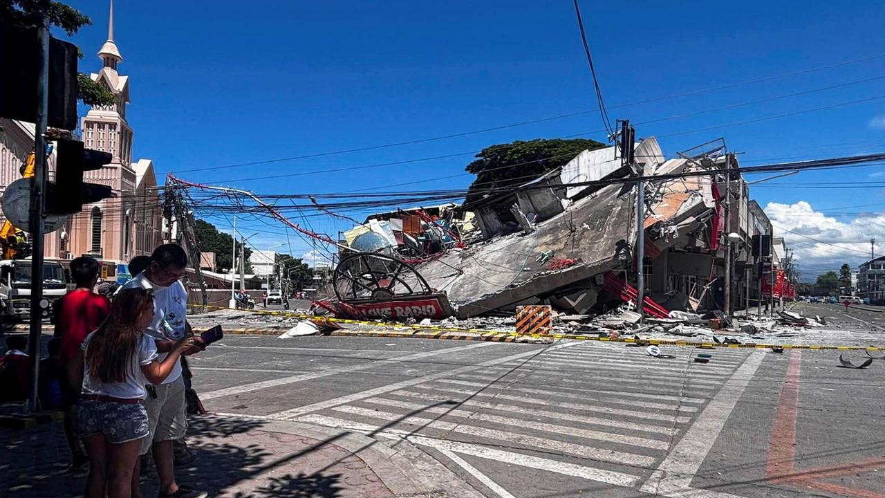 Schweres Erdbeben erschüttert Philippinen, Tsunamiwarnungen