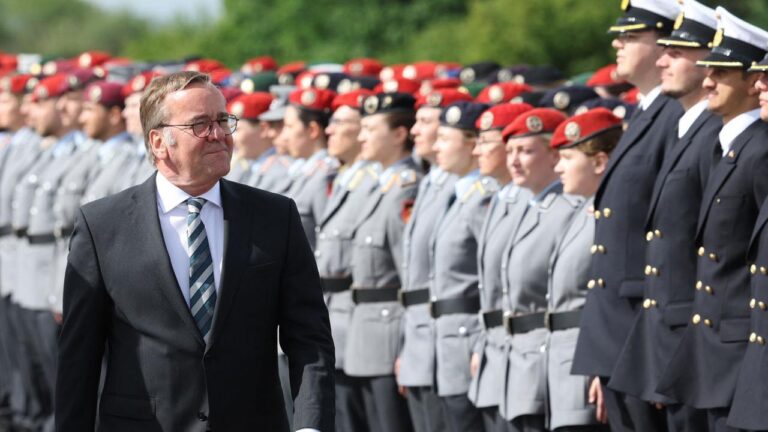 Pistorius beschwört den Zusammenhalt von Bundeswehr und Gesellschaft