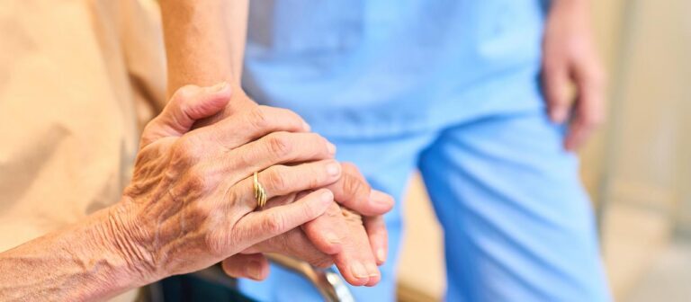 Experte zur Pflegereform: Schlag ins Gesicht der pflegenden Angehörigen