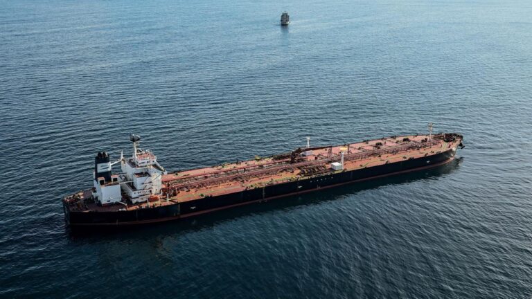 Russlands Schattenflotte passt offenbar ihre Strategie an