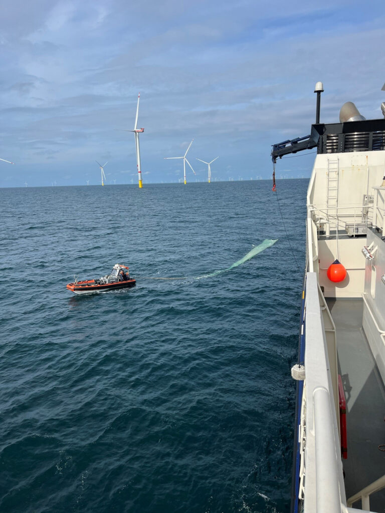 Rotorblatt stürzt bei Bauarbeiten am Offshore Windpark He dreiht ab