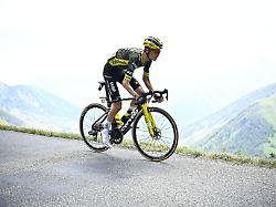 Schreckmoment bei der Tour de France: Zaun rettet Profi vor dem Abgrund