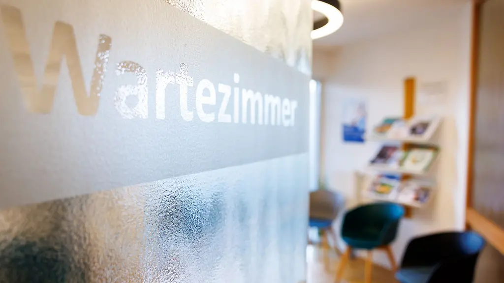 Fragen aus dem Arbeitsrecht: Krankschreibung ab Tag eins: Muss ich sofort zum Arzt?