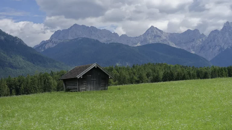 Vor den Augen seiner Ehefrau: Bergsteiger aus Berlin verunglückt in Bayern