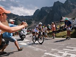 Einer seiner größten Siege: Tadej Pogacar nimmt der Tour de France das höchste Gut