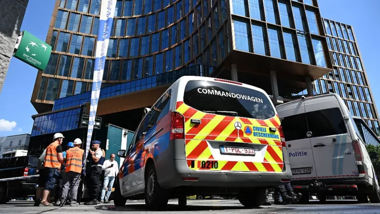 Keine weiteren Opfer: Nach Brand in Brüssel öffnen Einsatzkräfte weiteren Aufzug