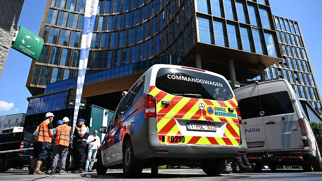 Keine weiteren Opfer: Nach Brand in Brüssel öffnen Einsatzkräfte weiteren Aufzug