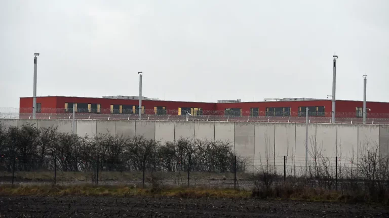 In der Nacht stranguliert: Stade Mörder wird in Gefängnis tot aufgefunden