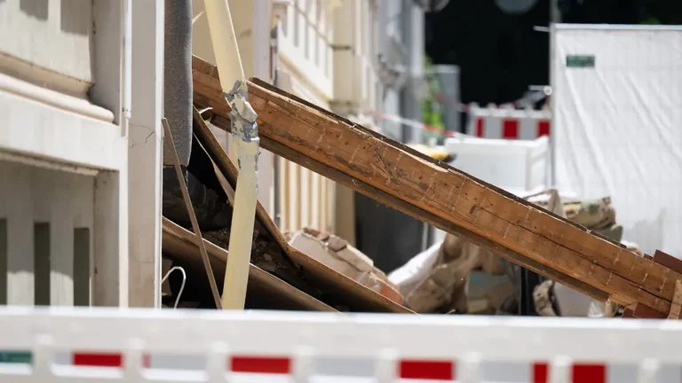 Hauseinsturz nach Gasexplosion: Staatsanwaltschaft erlässt Haftbefehl gegen Metalldiebe in Görlitz