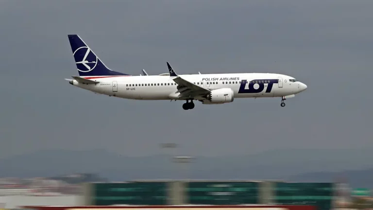 Reisende halben Tag unterwegs: Pilot erleidet medizinischen Notfall, Flugzeug stundenlang gestoppt