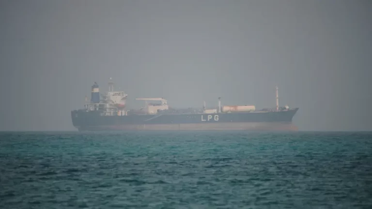 Mit Raketen und Drohnen: Huthi greifen saudi arabische Öltanker im Roten Meer an