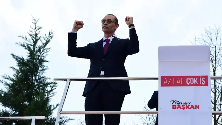 51 weitere Menschen inhaftiert: Bekannter türkischer Bürgermeister festgenommen
