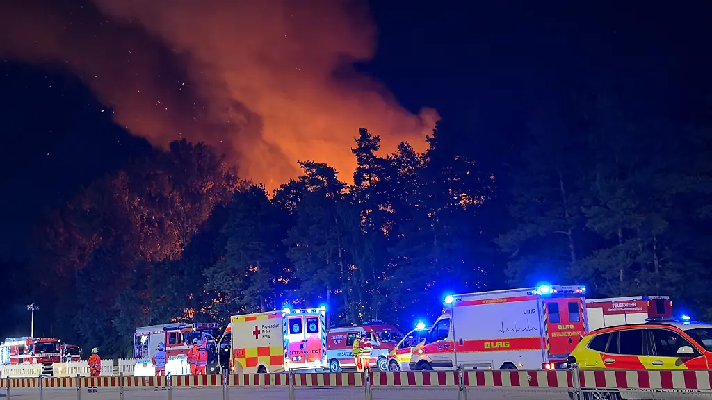 Brand nach drei Stunden gelöscht: Feuer in Nürnberg, Konzert abgebrochen, Campingplatz evakuiert
