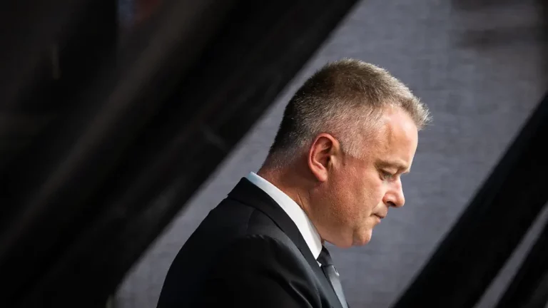 Staatliches Versagen bei der Flut: Ministerpräsident Schnieder bittet nach der Ahrtal Katastrophe um Entschuldigung