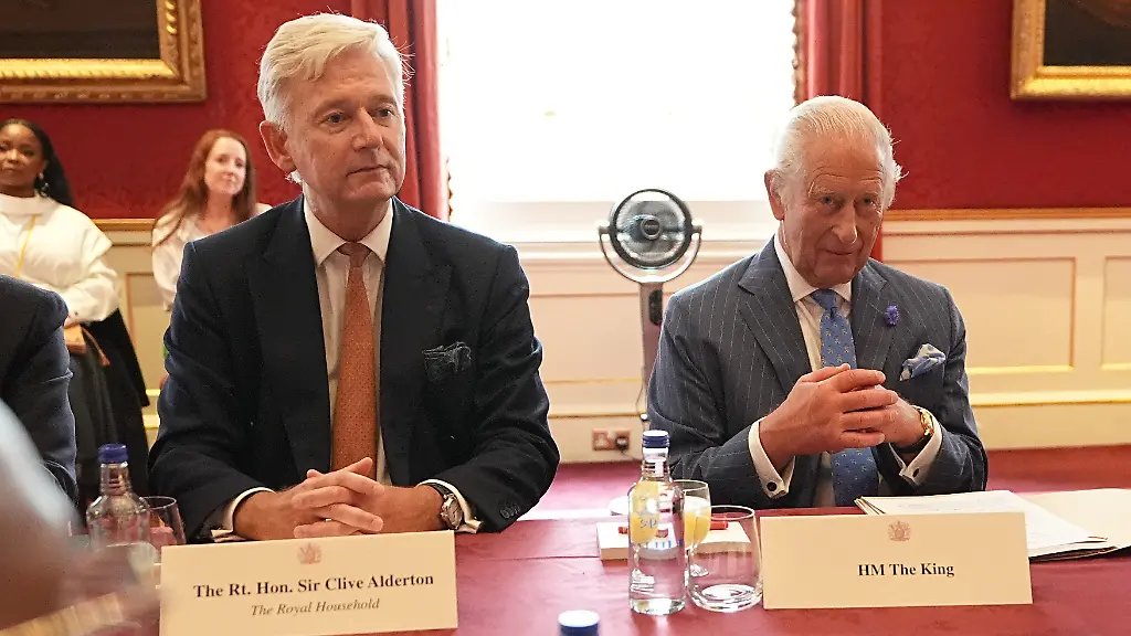 Harry nennt ihn Die Wespe: König Charles verliert engsten Vertrauten