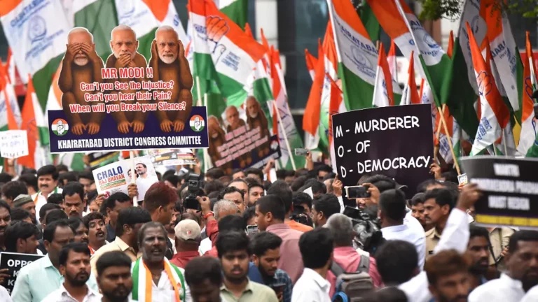 Wut der Kakerlaken Partei: Indien kündigt harte Strafen für korrupte Prüfer an
