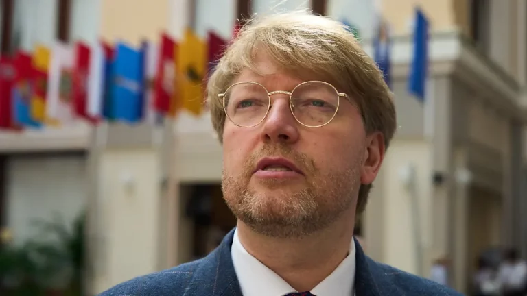 Jabloko fordert Ende des Krieges: Russlands Wahlleitung lässt Oppositionspartei zur Parlamentswahl zu