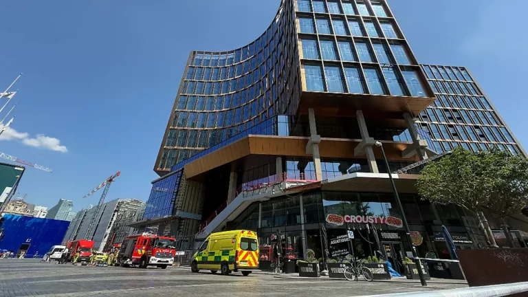 Oxy Tower wird gerade umgebaut: Gebäudebrand in Brüssel: Mehrere Tote in Fahrstuhl gefunden