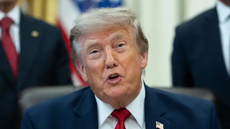Trump droht Iran mit Angriff auf Atomanlage