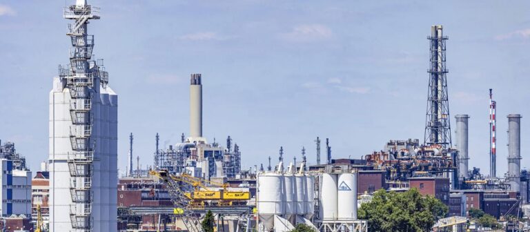 BASF kommt beim Konzernumbau voran, Aktie im Plus