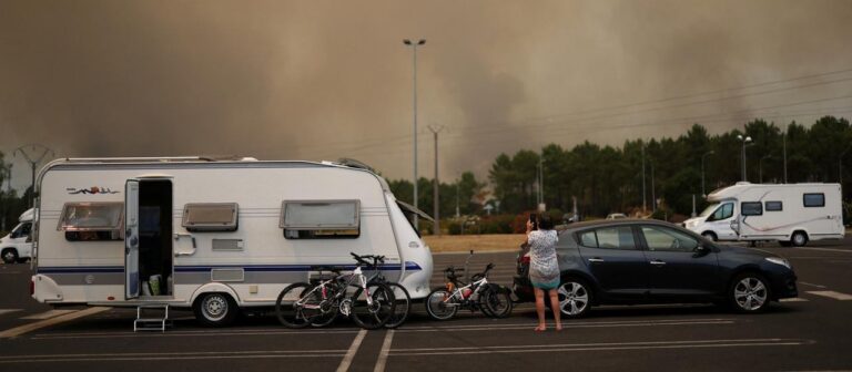 Frankreich und Spanien: Feuer wüten weiter, Campingplätze geräumt