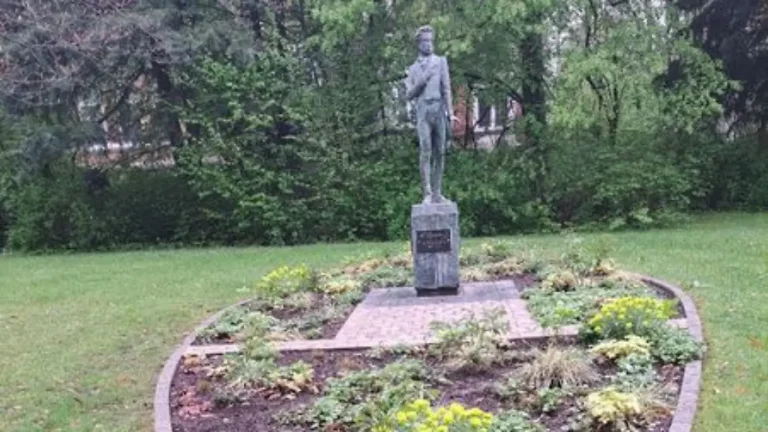 Moskau vergleicht Tat mit 1933: Diebe stehlen Puschkin Statue, Stadt in NRW spürt Zorn des Kreml