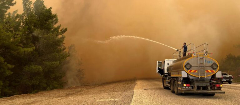 Waldbrände: Auch Türkei und Griechenland kämpfen gegen Flammen