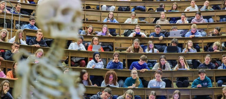Kompromiss der Koalition: BAföG Erhöhung verschiebt sich um ein halbes Jahr