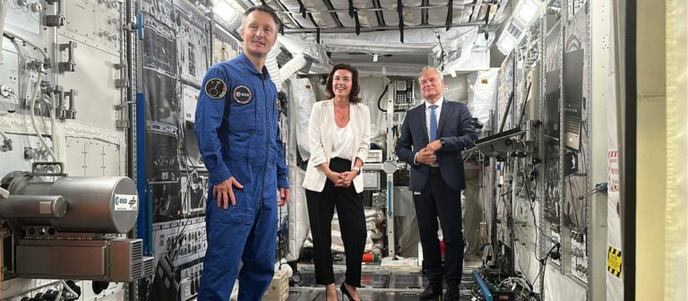 Bär plant Weltraumgesetz und Astronautenprogramm für Jugendliche