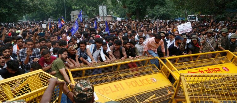 Proteste in Indien: Cockroach Demo gegen Regierung in Neu Delhi
