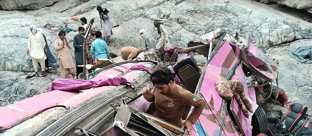 Mindestens 40 Tote bei Busunglück in Pakistan