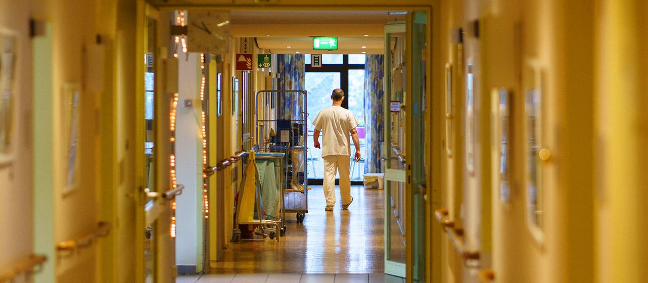Pflegepersonal: AOK kritisiert Fehlanreize für Heimbetreiber