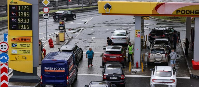 Kraftstoffkrise: Langes Warten an russischen Tankstellen