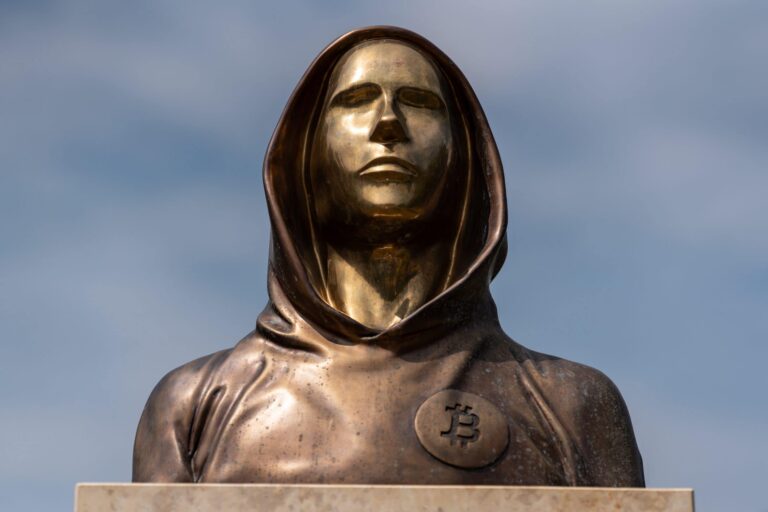 Jemand schickt Bitcoin an Satoshi Nakamoto