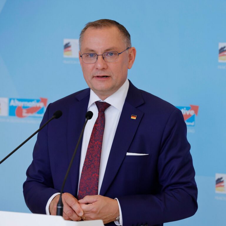 Tino Chrupalla: Co Vorsitzender der AfD kritisiert Bundesregierung und Aufrüstung