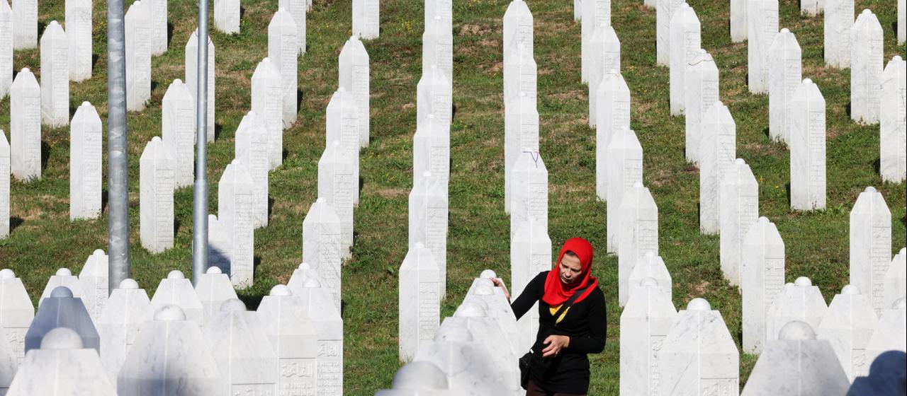 31 Jahre nach dem Srebrenica Massaker: Trauer und Suche nach Spuren