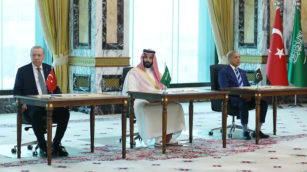 Was bedeutet das Militärbündnis zwischen Pakistan, der Türkei und Saudi Arabien?