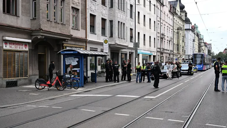 Mann schwer verletzt: Polizei schießt auf jungen Mann in München