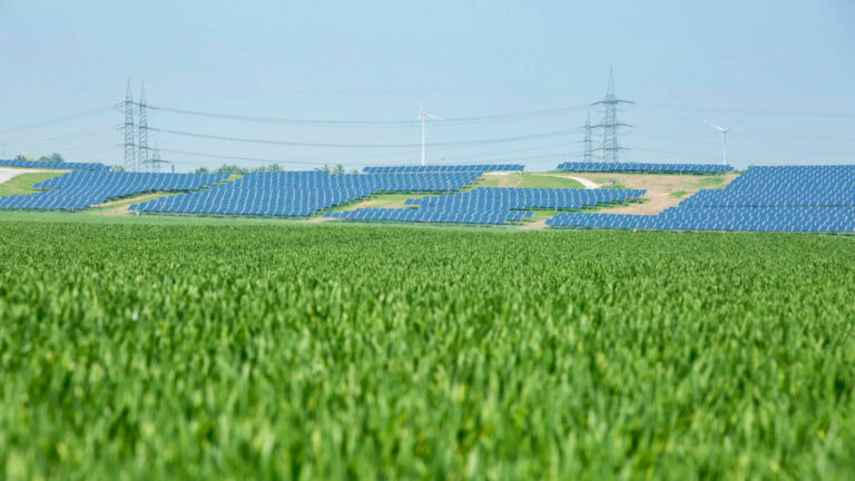 Bundesnetzagentur soll Übernahme von Amprion durch RWE prüfen