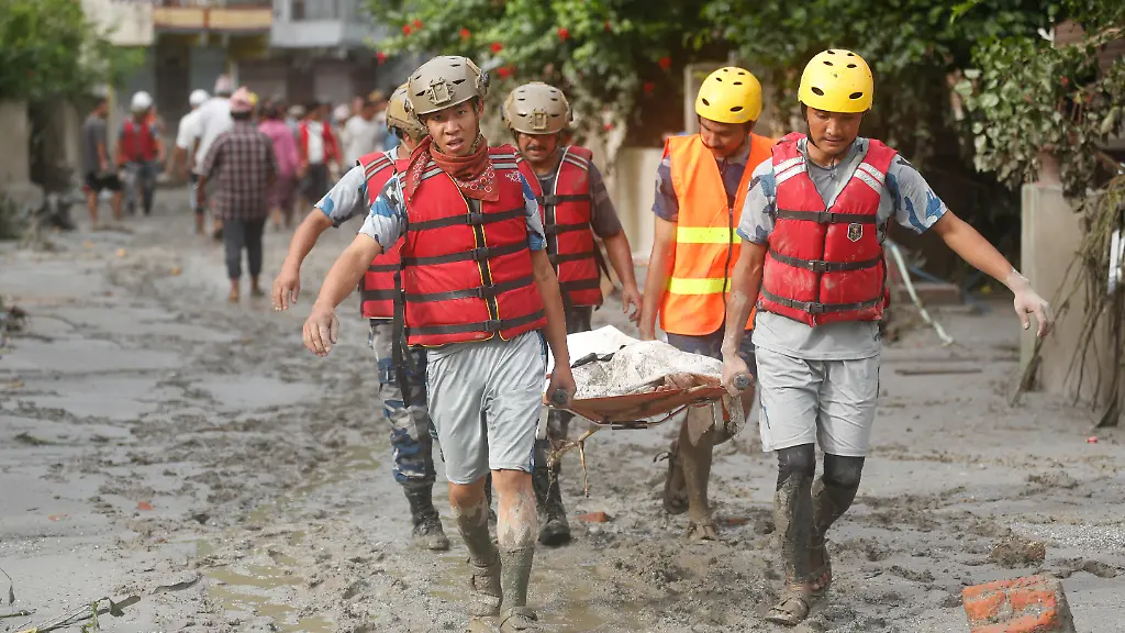 Tote und Vermisste bei Sturzflut: Nepal schaufelt Massengräber für nicht identifizierbare Opfer