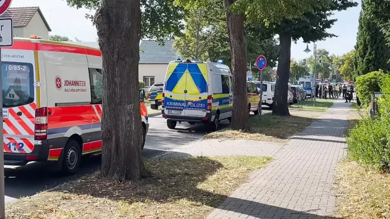 Alarm in Gosen Neu Zittau: Zwei Tote bei Beziehungstat an Schule bei Berlin, Täter festgenommen