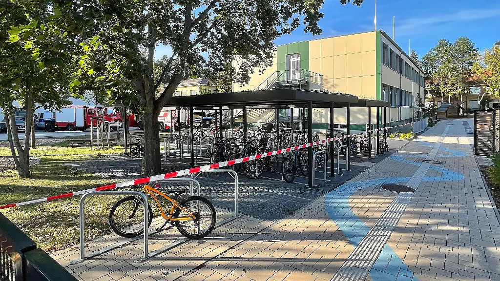 Beziehungstat in Neu Zittau: 19 Jähriger tötet zwei Menschen in Schule bei Berlin